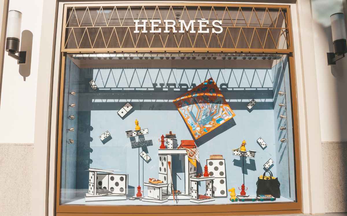 Vemos una imagen de la tienda Hermés, ejemplo de la estrategia de producto por diferenciación.