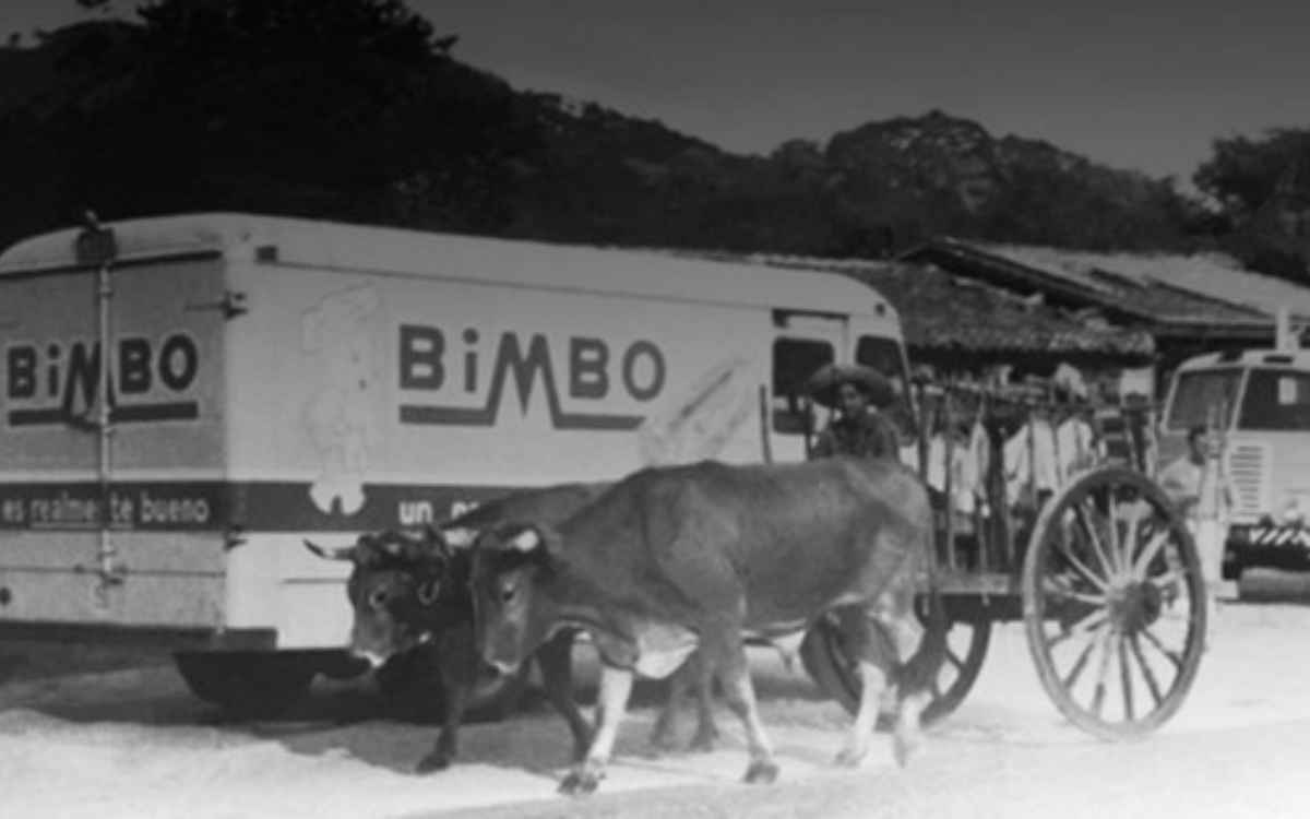 Imagen antigua de un camión de Bimbo, en referencia a la visión y misión de Bimbo. 